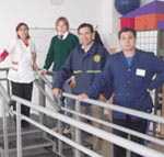 El proyecto «Construcción de Equipos Ortopédicos y Cinéticos», desarrollado por alumnos y docentes de la Escuela Industrial N° 1 de Caleta Olivia, fue elegido como uno de los 20 finalistas para el Premio Presidencial «Escuelas Solidarias 2005».