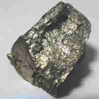 El Praseodimio es un elemento metálico plateado suave, y pertenece al grupo de los lantánidos.