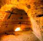 Ochocientos rollos fueron descubiertos en 1947 en 11 cuevas. A un kilómetro aproximadamente de un lugar denominado Chirbet Qumram.