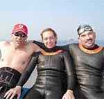 Luciana Ferreyra cruzó a nado el Estrecho de Gibraltar, en este caso formando un equipo con Guillermo Rave y el Dr. Mario Sosa. 