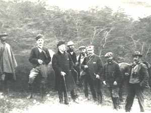 De izquierda a derecha: Lt. H. Holdich, Oberst Holdich, A. Donoso G., C. Aguirre L., R. Stubenrauch, E. v. Heinz.